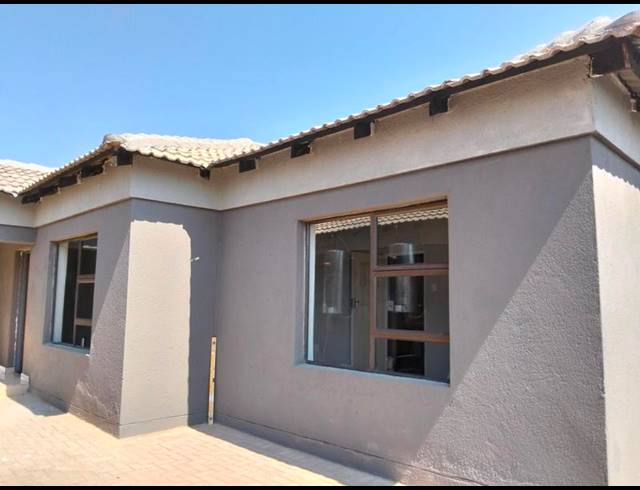 2 BEDROOM PROPERTY TO RENT IN CHROOM PARK